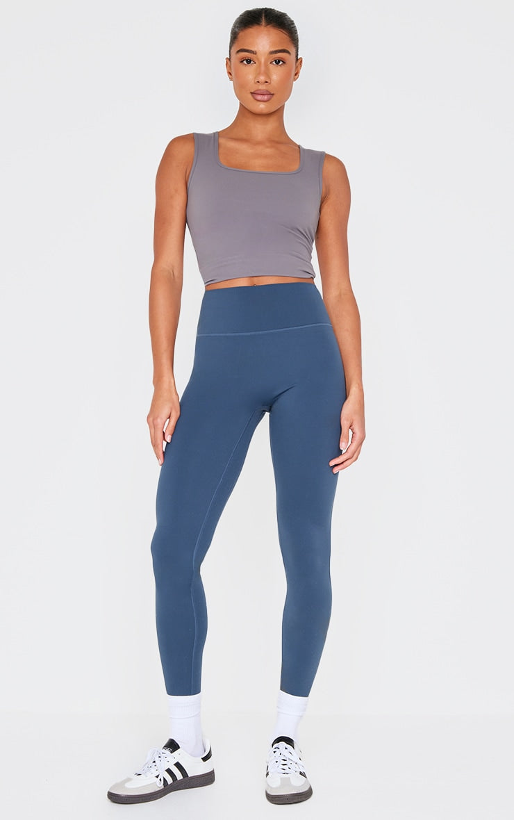 https://cdn-img.prettylittlething.com/d/e/2/6/de26cbb023ae8845ee1645cada067dc7fccc7136_cnl5109_1.jpg