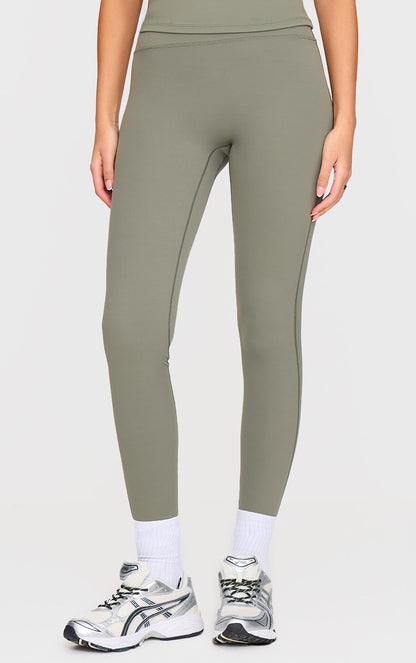 https://cdn-img.prettylittlething.com/e/2/4/1/e241cb8880c81cd8168e9b969a3f6c1ff800b886_cnl7363_2.jpg