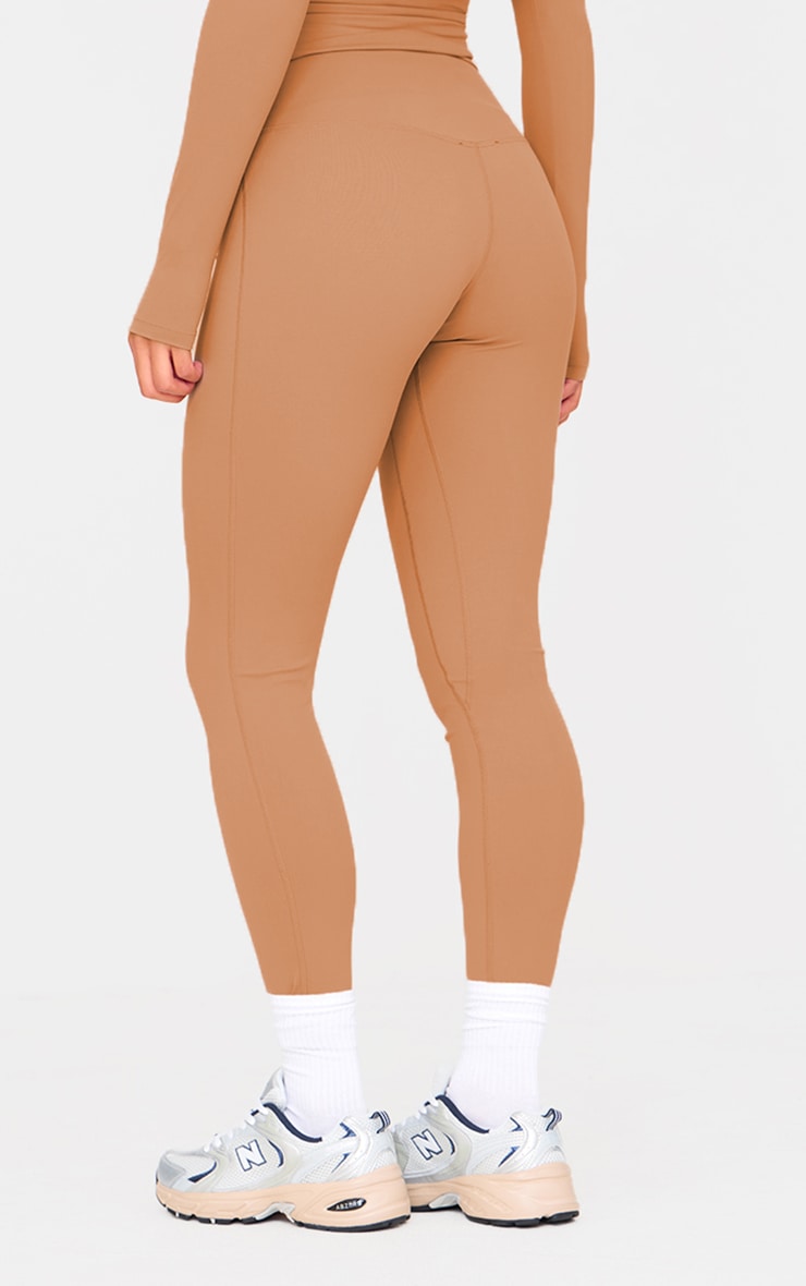 https://cdn-img.prettylittlething.com/e/3/2/d/e32da267a7f04ec818569e3a88aa1413c3970c72_cnl1774_3.jpg