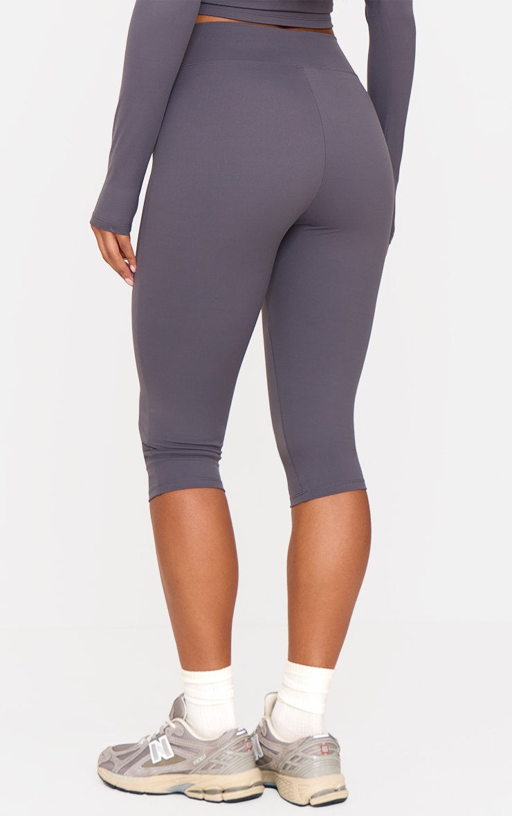 https://cdn-img.prettylittlething.com/e/4/b/1/e4b136294aab85ad6afb10c43800a97eb930a936_cnl6903_3.jpg