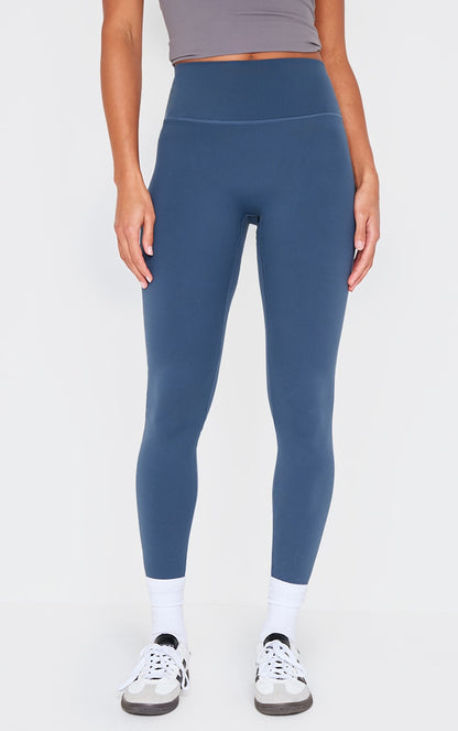 https://cdn-img.prettylittlething.com/f/8/2/1/f82156fbef1ae3389f7b1d627d9d39d37a163f15_cnl5109_2.jpg